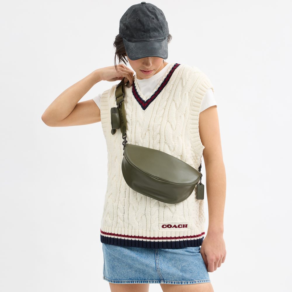 Bolsa Hall Soft Sling Bag Coach Verde - coach