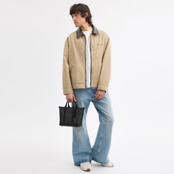 Bolsa Metropolitan Carryall 22 Signature Coach Cinza - coach
